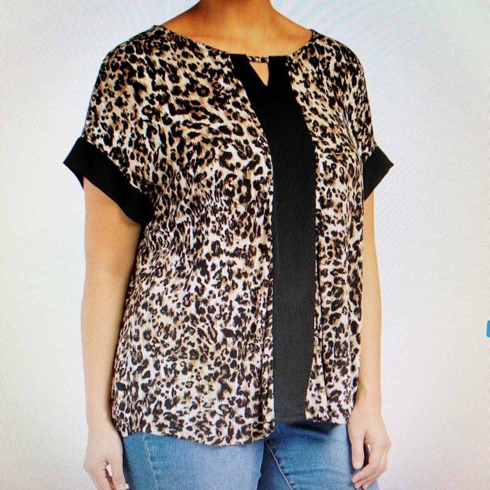 Bobeau Cheetah Keyhole Top